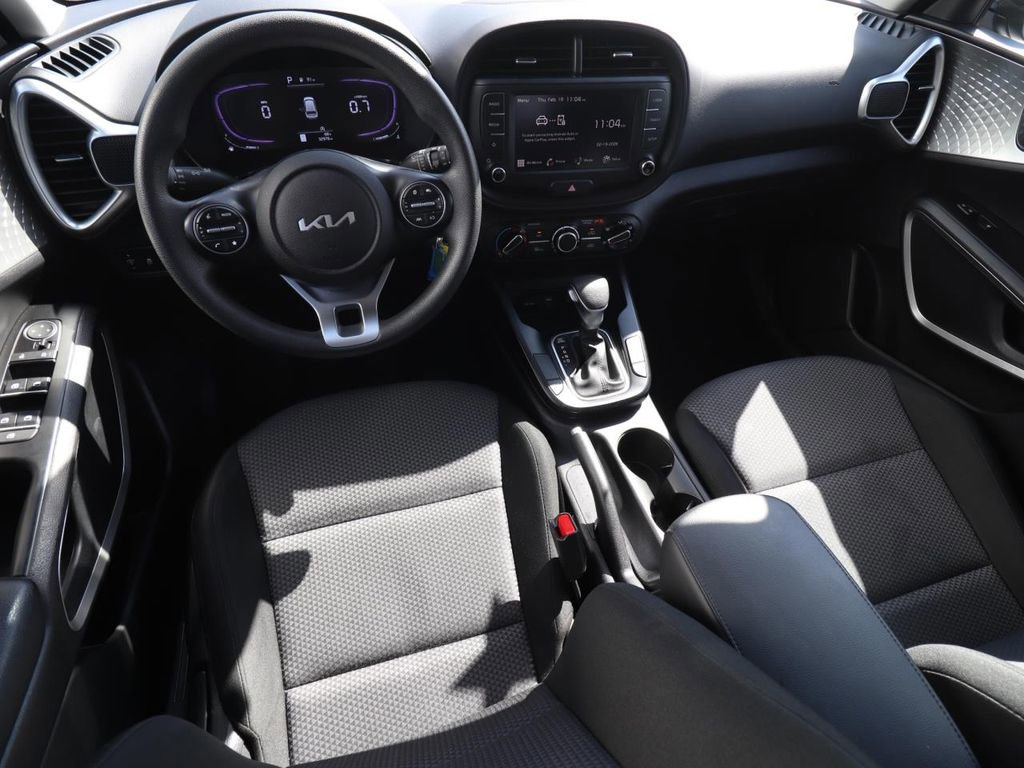 Used 2025 Kia Soul LX w/ LX Technology Package image 10