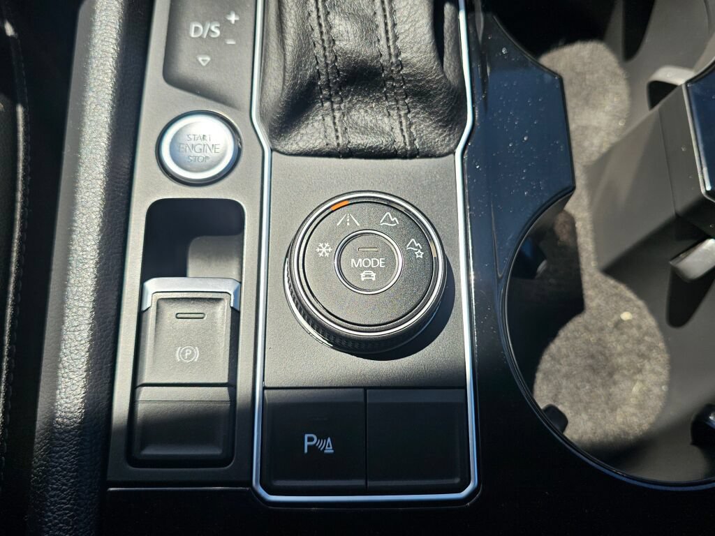 Used 2018 Volkswagen Atlas SEL AWD/4WD image 24