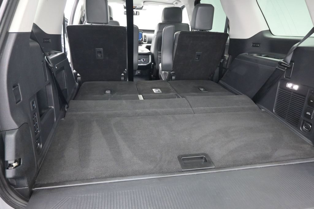 Certified 2025 Ford Expedition Active RWD image 9