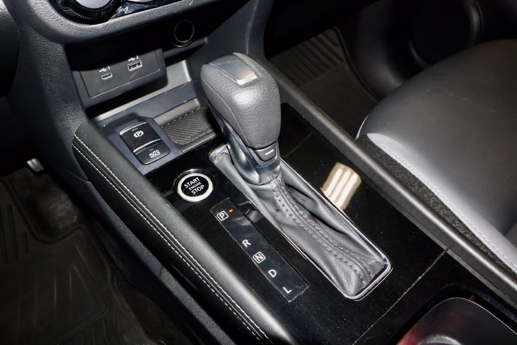 Used 2024 Nissan Kicks SR w/ SR Premium Package FWD image 33
