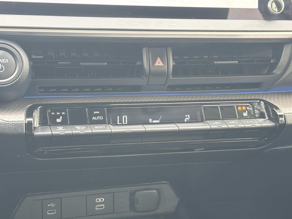 Used 2024 Toyota Prius XLE FWD image 15