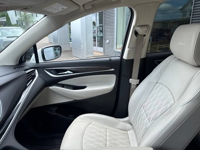 Used 2022 Buick Enclave Avenir w/ Avenir Technology Package AWD/4WD image 29