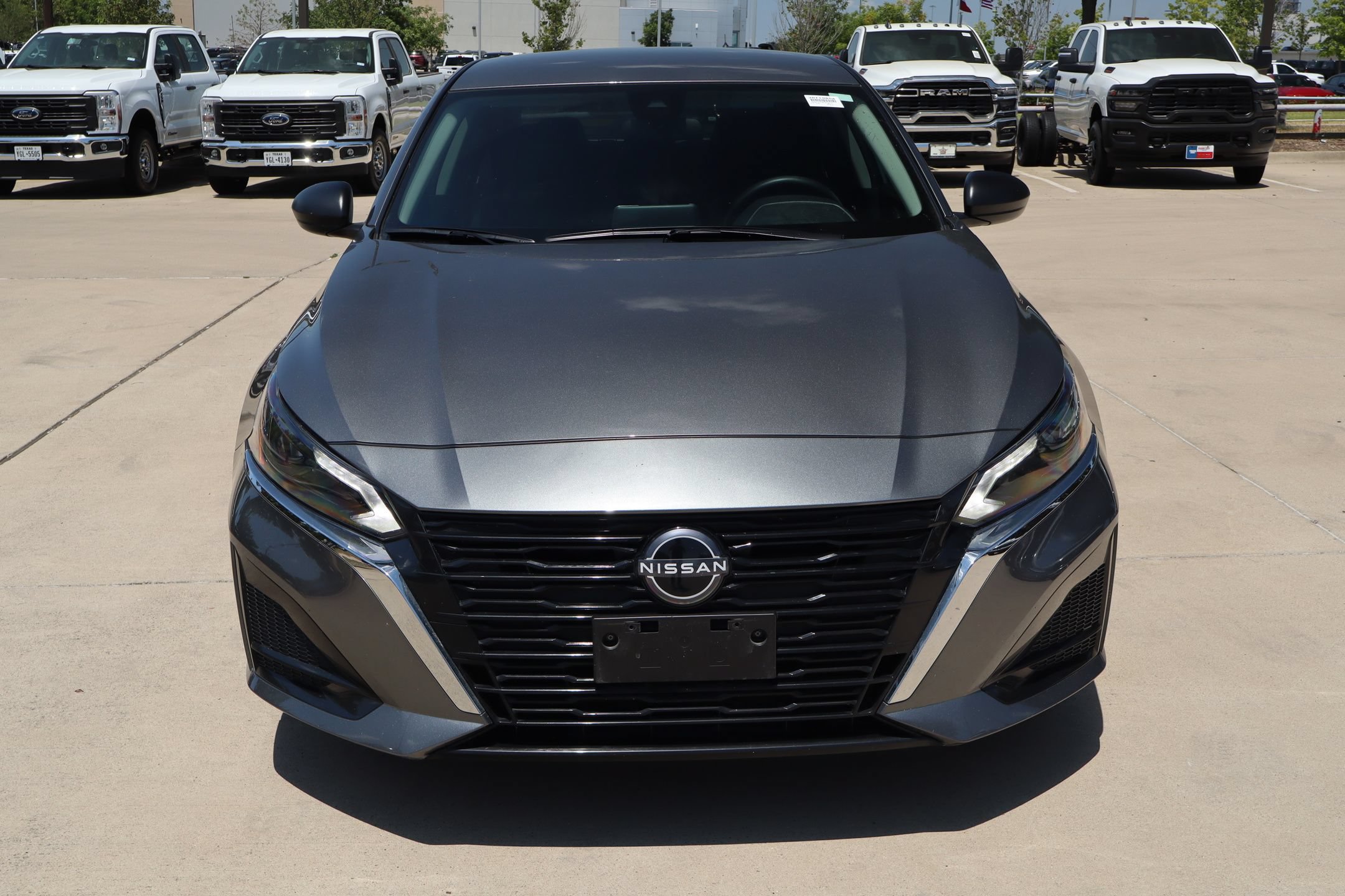 Used 2025 Nissan Altima 2.5 SV FWD image 9