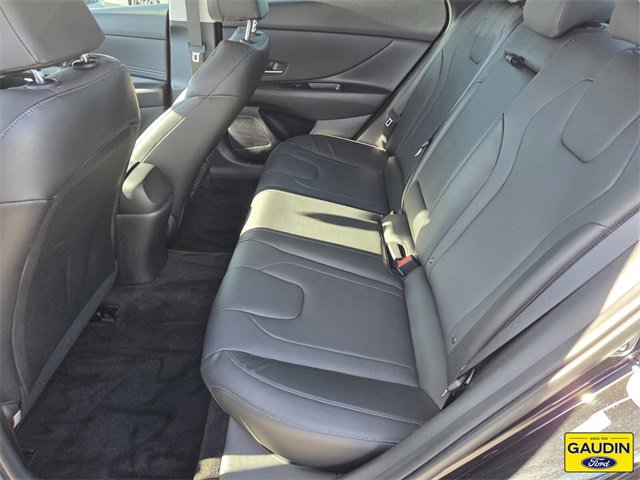 Used 2023 Hyundai Elantra Limited w/ Preferred Accessory Package image 12