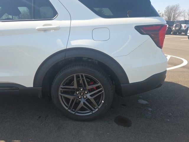 Certified 2025 Ford Explorer ST image 15