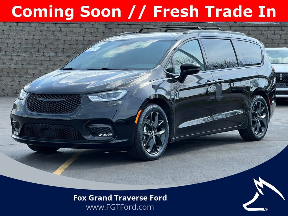 Used 2025 Chrysler Pacifica Limited FWD image 6