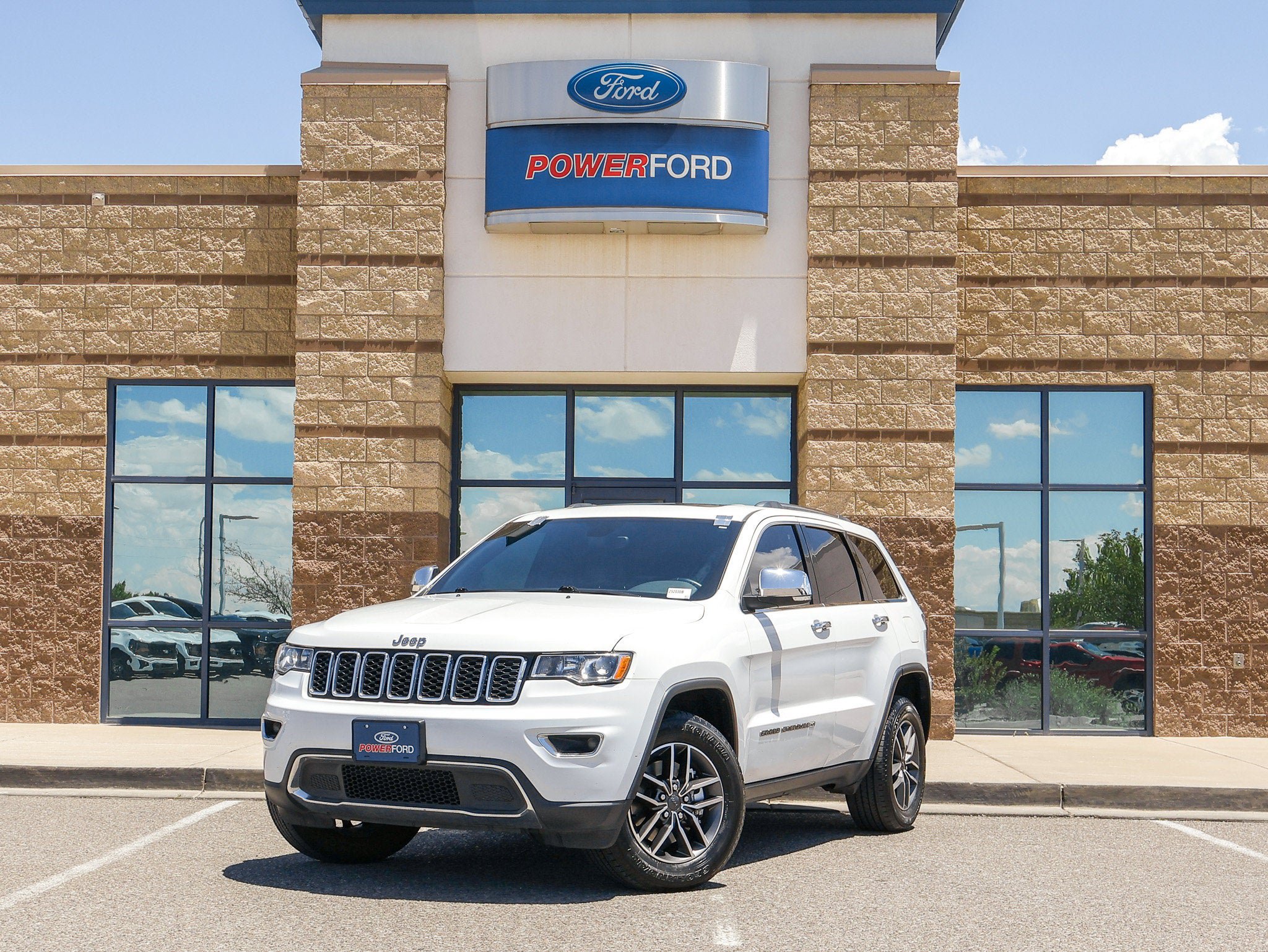 Used 2022 Jeep Grand Cherokee Limited AWD/4WD image 2