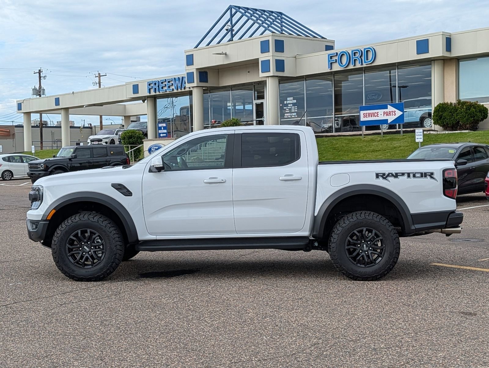 Certified 2025 Ford Ranger Raptor AWD/4WD image 2
