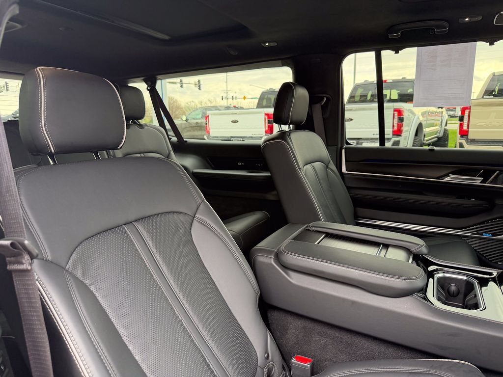 Used 2025 Jeep Grand Wagoneer L Series II Obsidian w/ Quick Order Packagew 28T AWD/4WD image 22