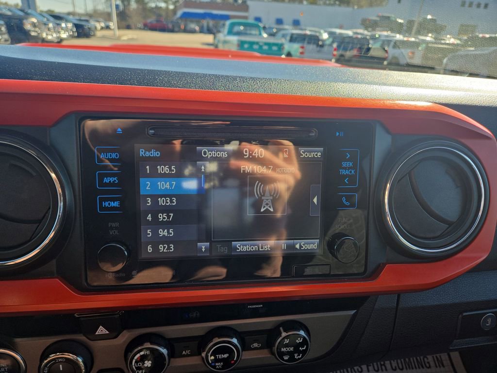 Used 2017 Toyota Tacoma TRD Sport w/ Tow Package (A/T) AWD/4WD image 9