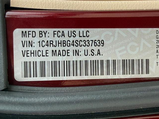 Used 2025 Jeep Grand Cherokee Limited w/ Luxury Tech Group II AWD/4WD image 28