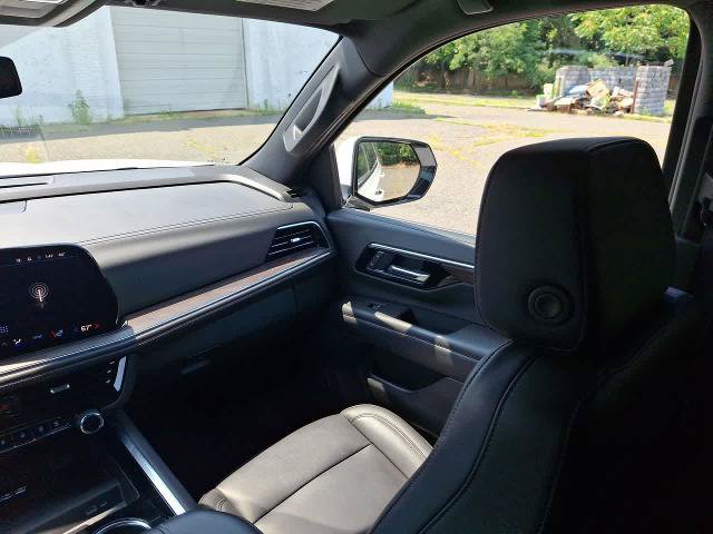 Used 2025 Chevrolet Tahoe LT RWD image 11