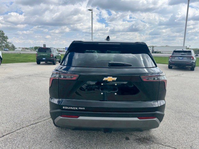 Used 2025 Chevrolet Equinox LT AWD/4WD image 8