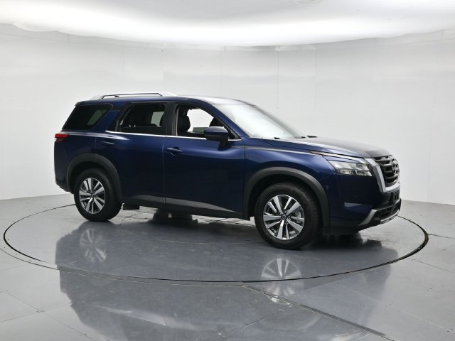 Used 2025 Nissan Pathfinder SL FWD image 3