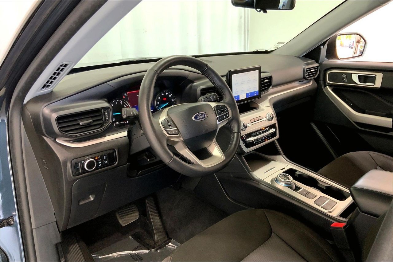 Certified 2024 Ford Explorer XLT RWD image 11