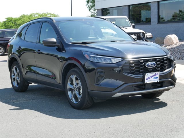 Certified 2025 Ford Escape ST-Line AWD/4WD image 2
