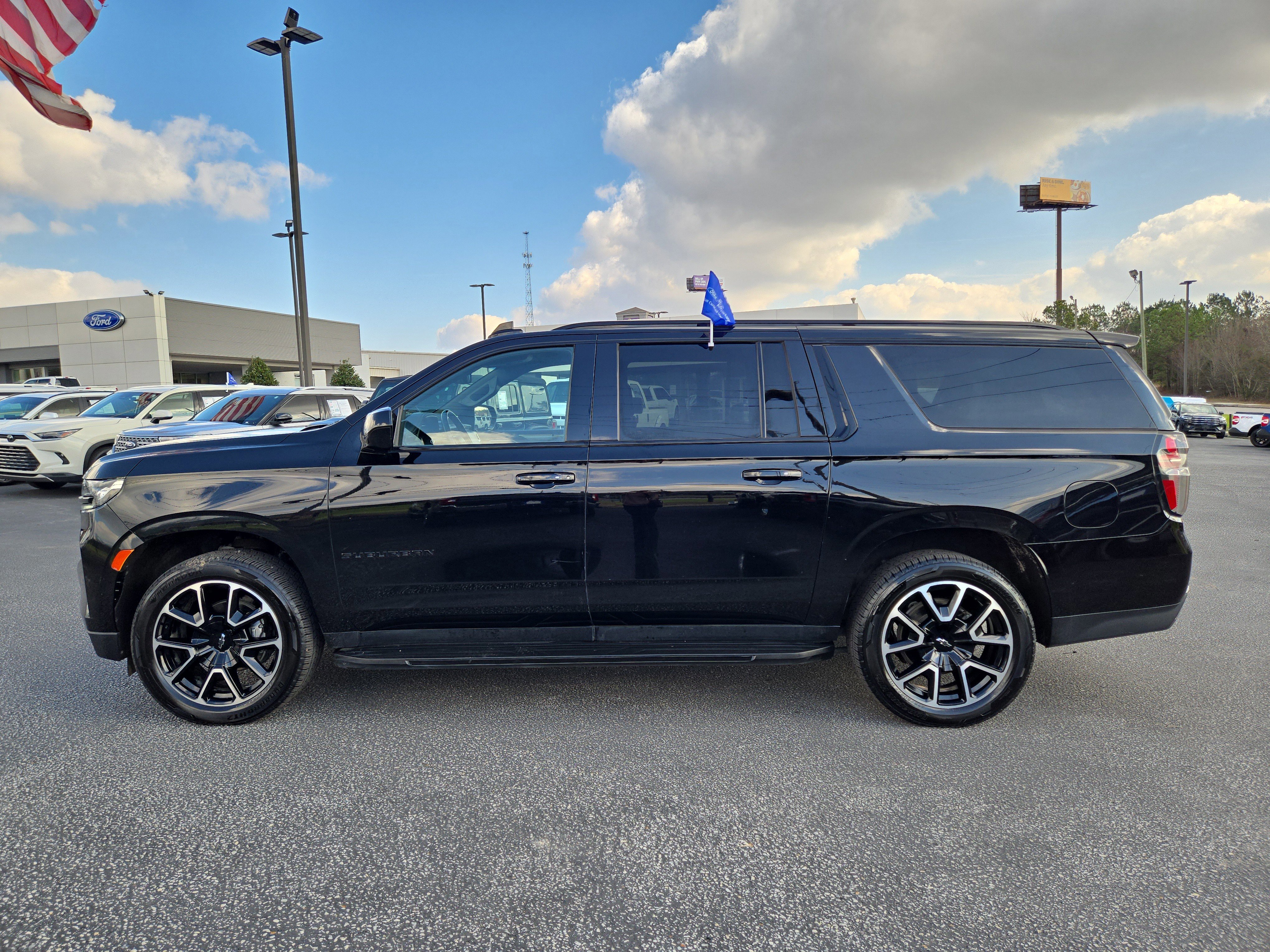 Used 2024 Chevrolet Suburban RST image 8