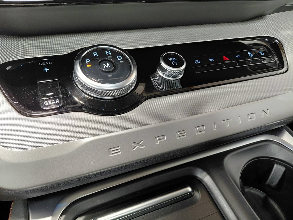 Certified 2025 Ford Expedition Active AWD/4WD image 34