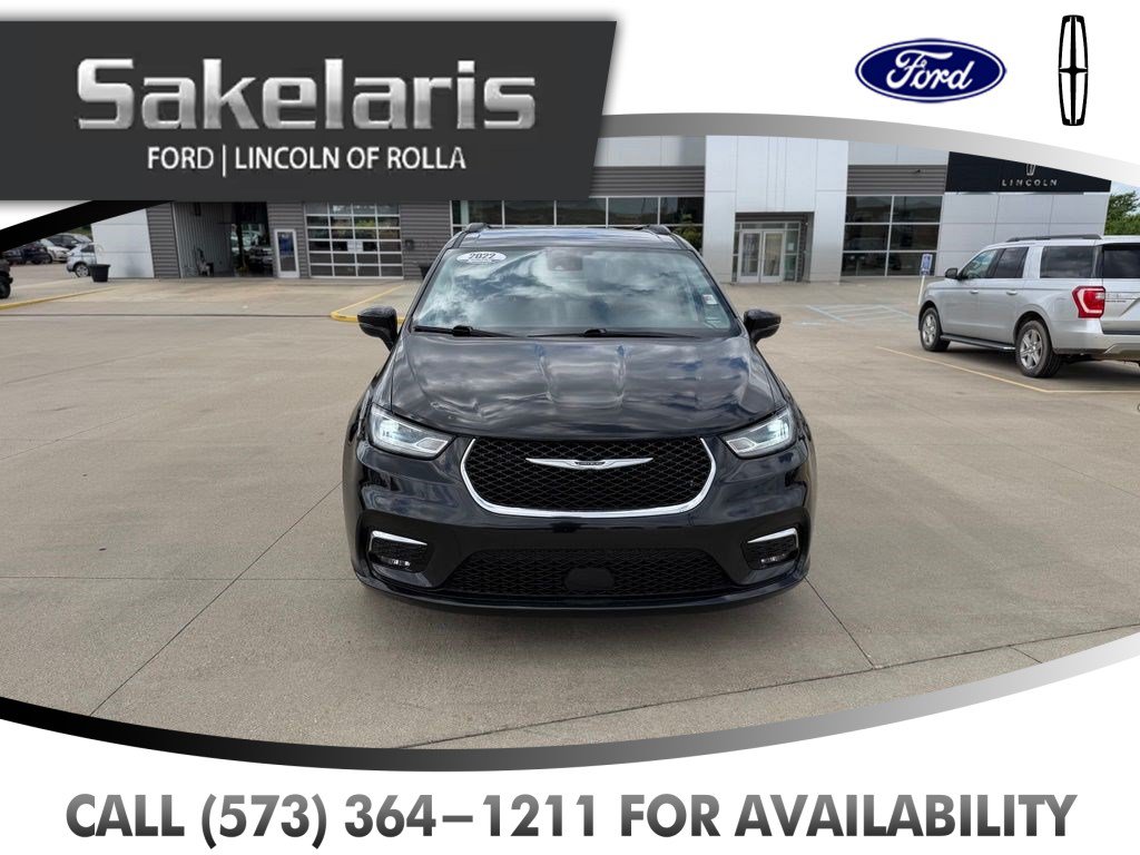 Used 2022 Chrysler Pacifica Touring-L FWD image 2