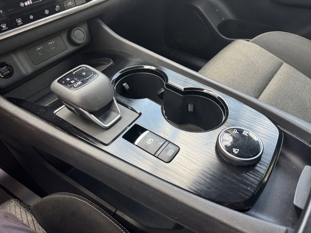 Used 2024 Nissan Rogue SV AWD/4WD image 38