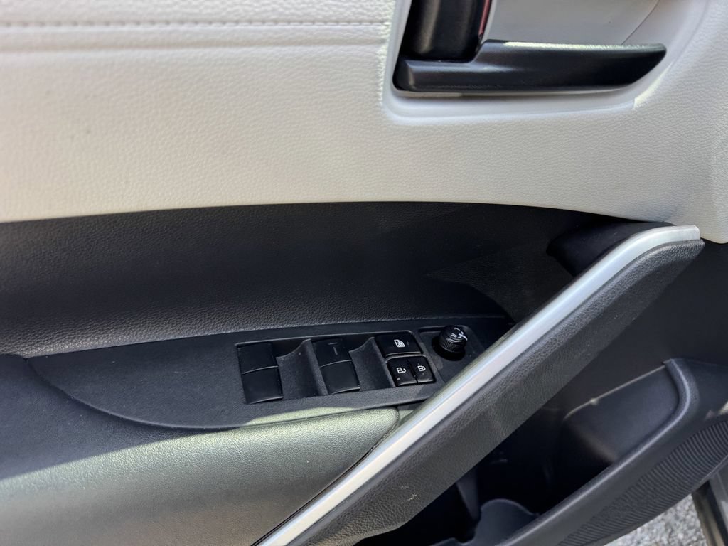 Used 2022 Toyota Corolla Cross LE FWD image 16