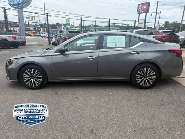 Used 2025 Nissan Altima 2.5 SV FWD image 2