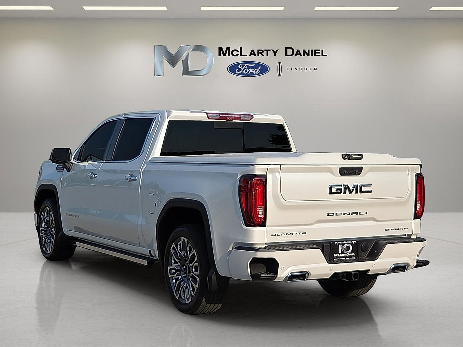 Used 2025 GMC Sierra 1500 Denali Ultimate AWD/4WD image 4