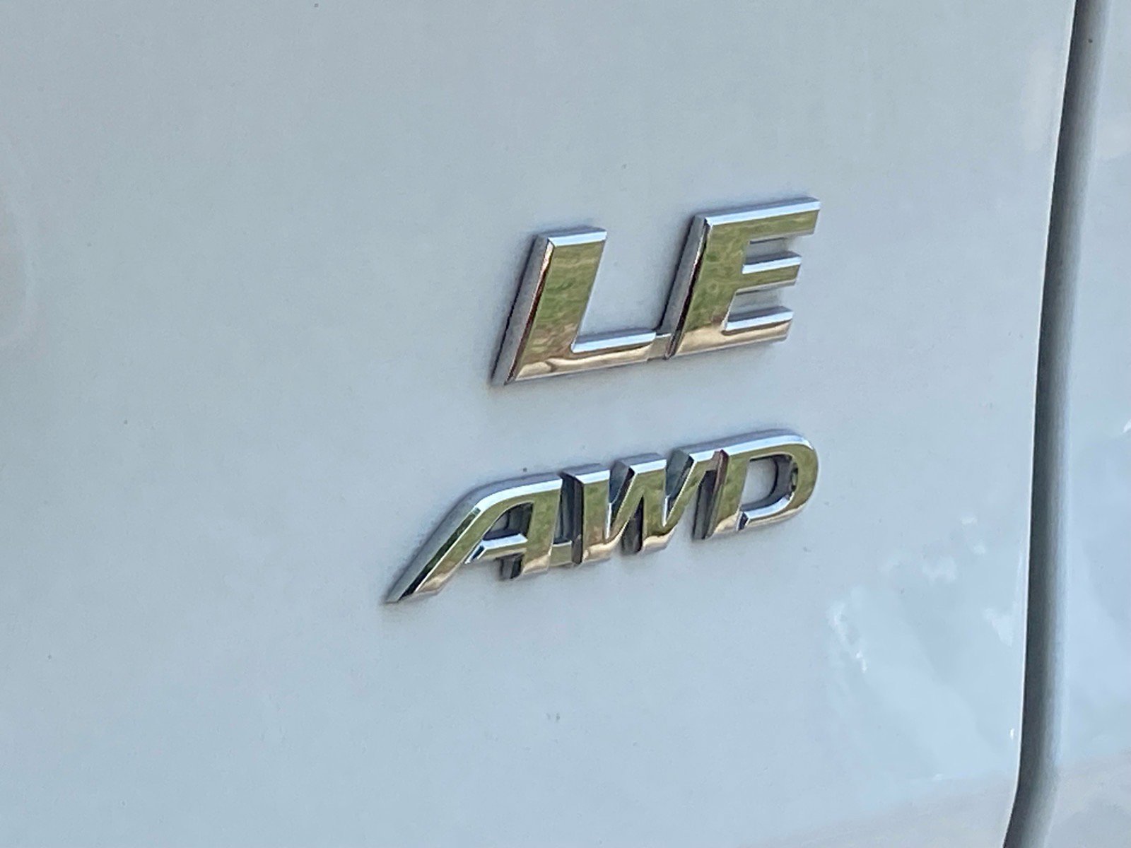 Used 2025 Toyota RAV4 LE AWD/4WD image 5