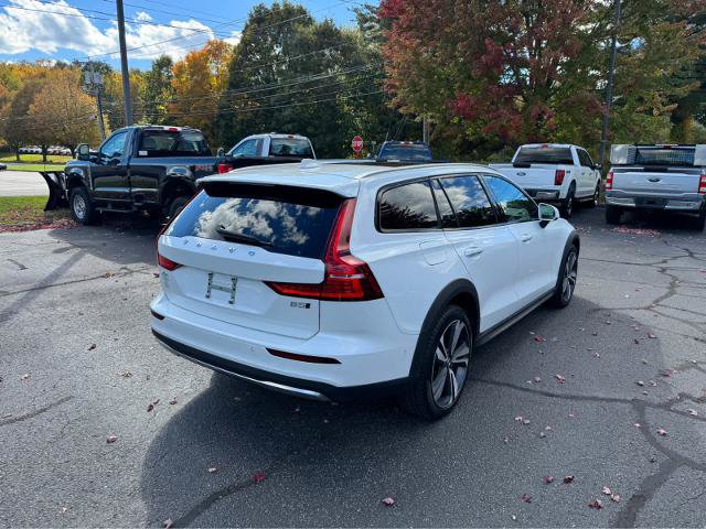 Used 2025 Volvo V60 B5 Cross Country Plus AWD/4WD image 6