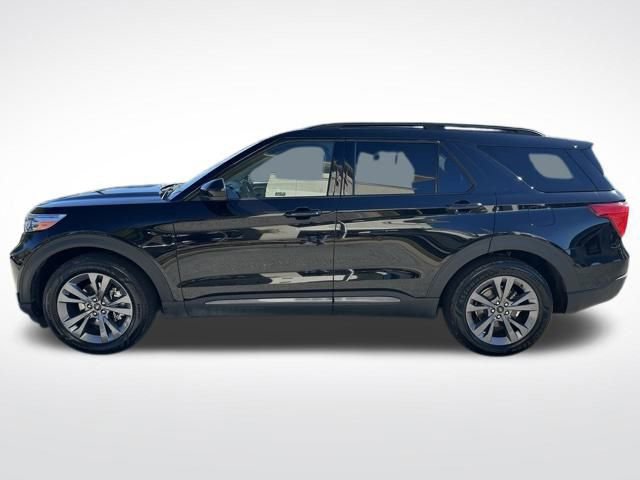 Certified 2022 Ford Explorer XLT w/ Equipment Group 202A image 6