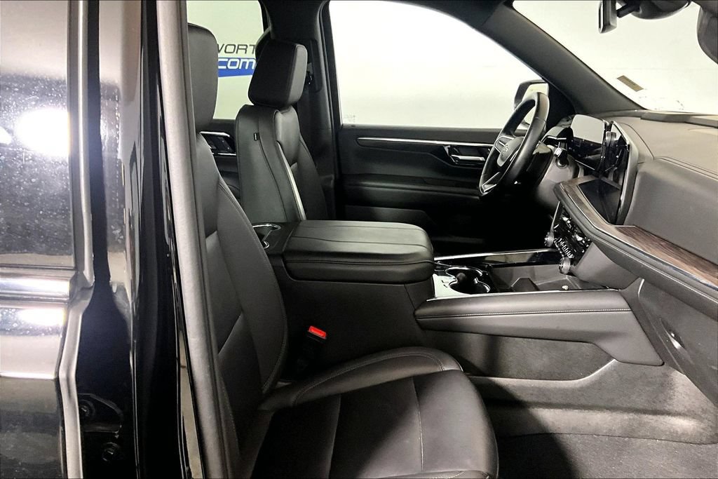 Used 2025 Chevrolet Suburban Z71 AWD/4WD image 6