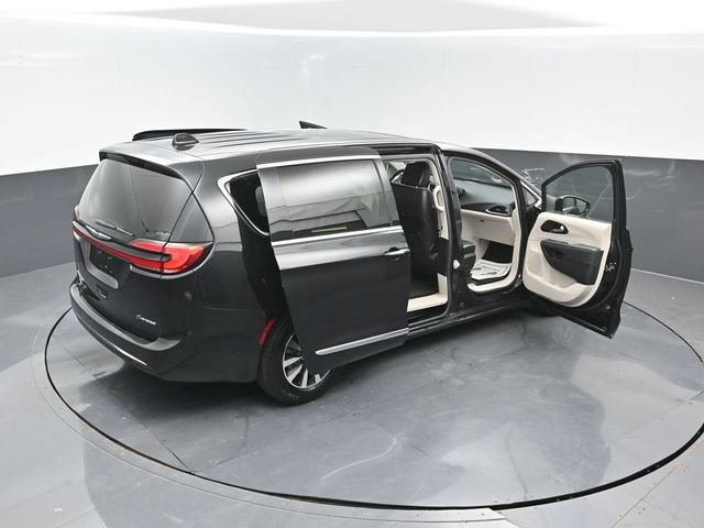 Used 2023 Chrysler Pacifica Limited FWD image 26
