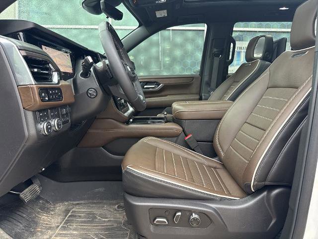 Used 2025 GMC Yukon Denali Ultimate w/ LPO, Floor Liner Package AWD/4WD image 9
