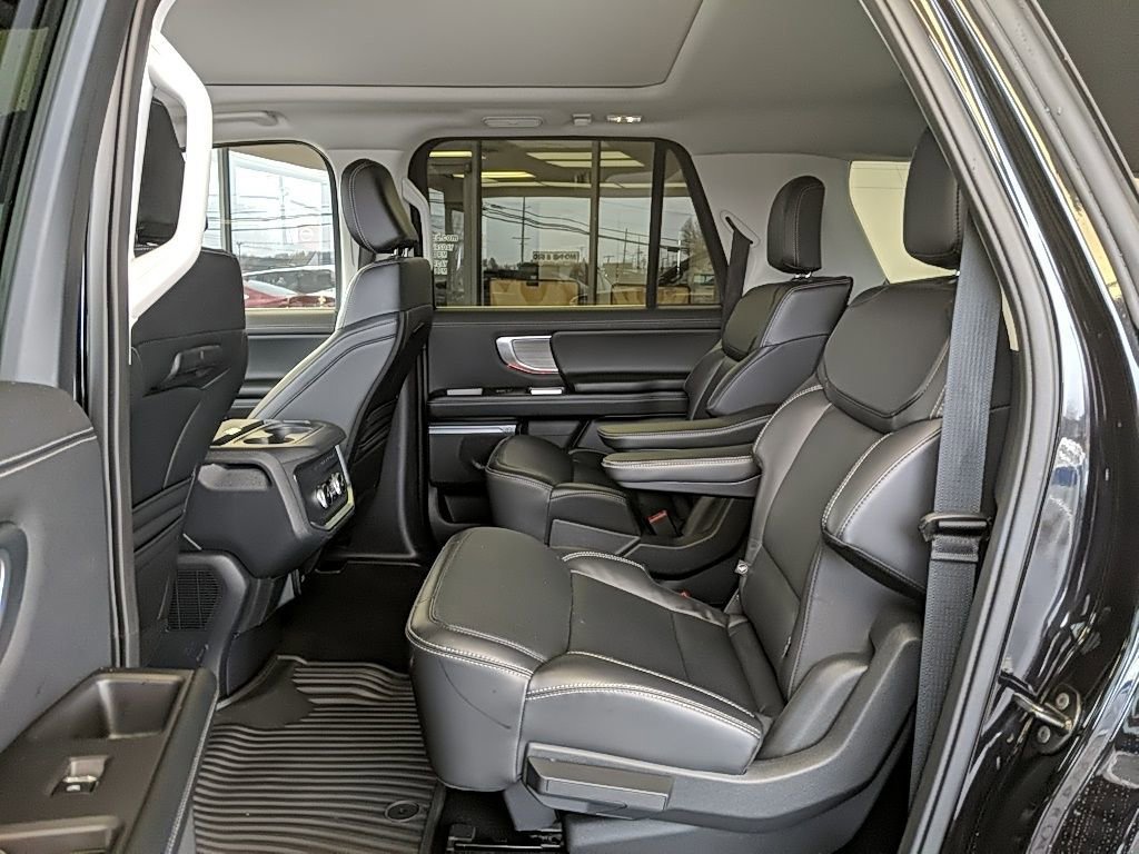 Certified 2025 Ford Expedition Max Platinum image 14