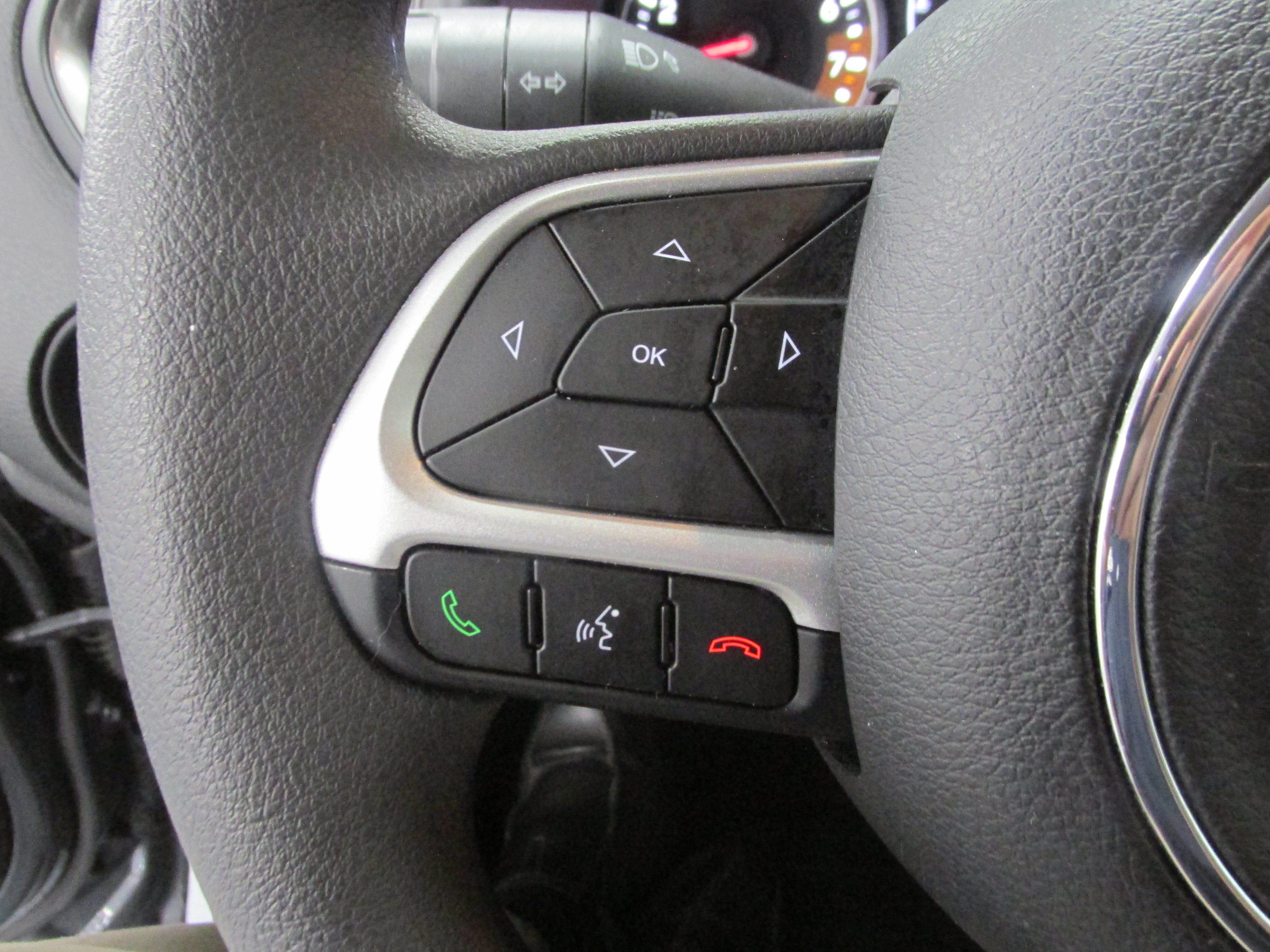 Used 2023 Jeep Renegade Latitude AWD/4WD image 31