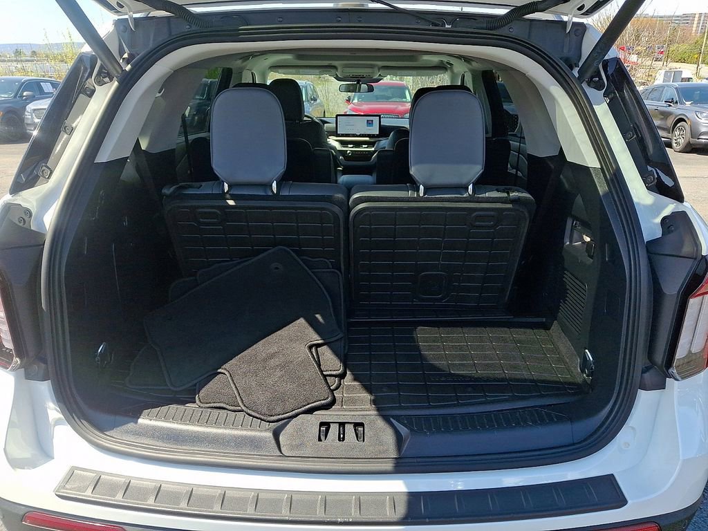 Certified 2025 Ford Explorer Active w/ Active Comfort Package AWD/4WD image 28