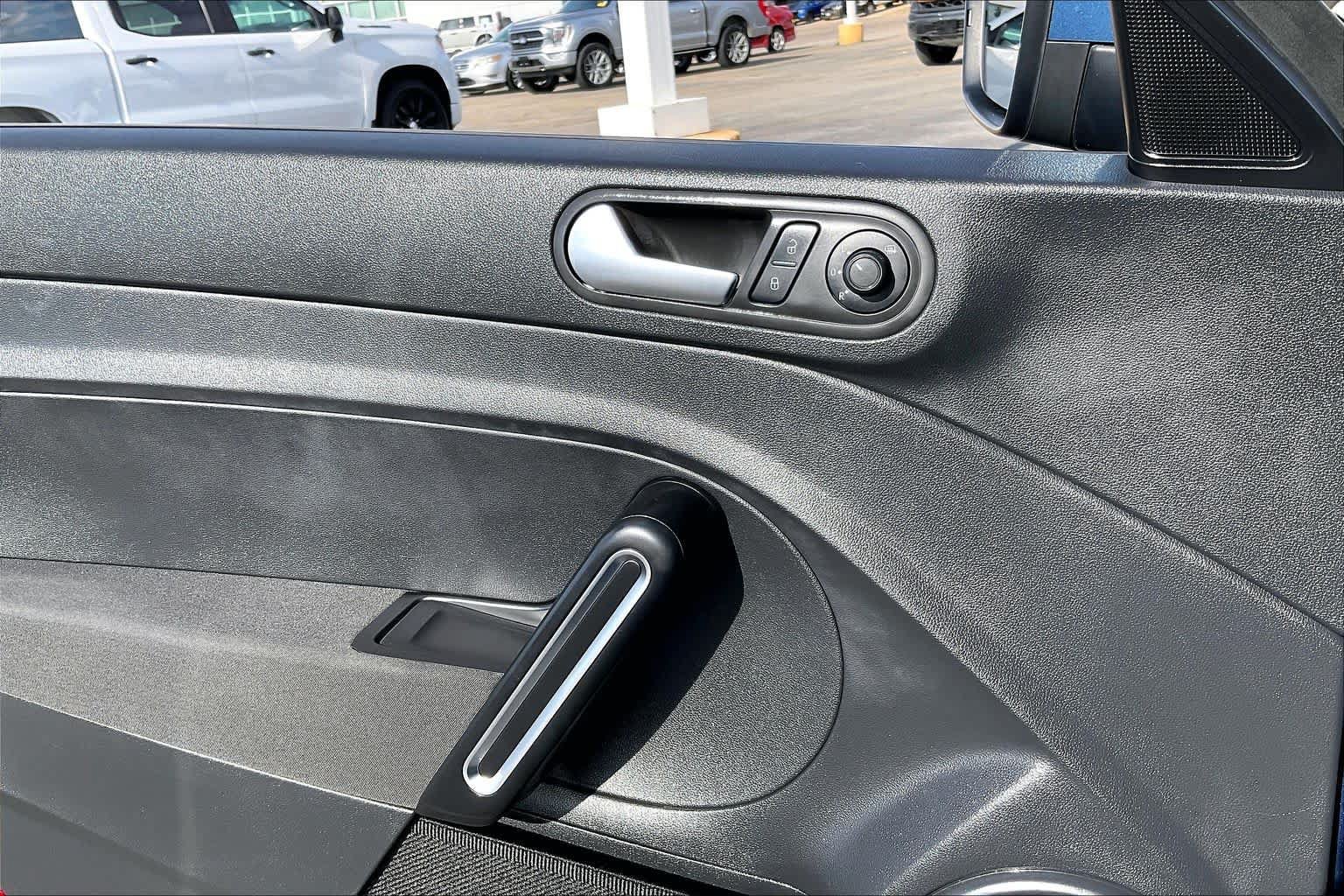 Used 2019 Volkswagen Beetle 2.0T S FWD image 30