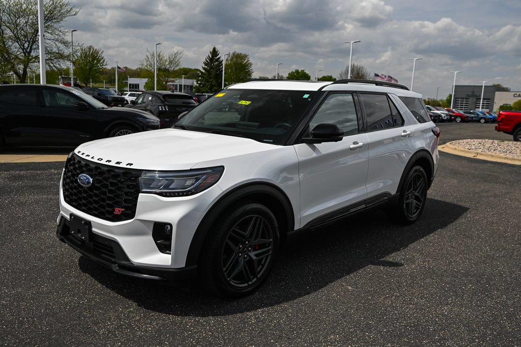 Certified 2025 Ford Explorer ST AWD/4WD image 9