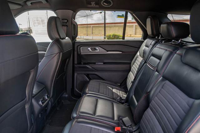 Certified 2025 Ford Explorer ST-Line w/ Premium Package RWD image 17