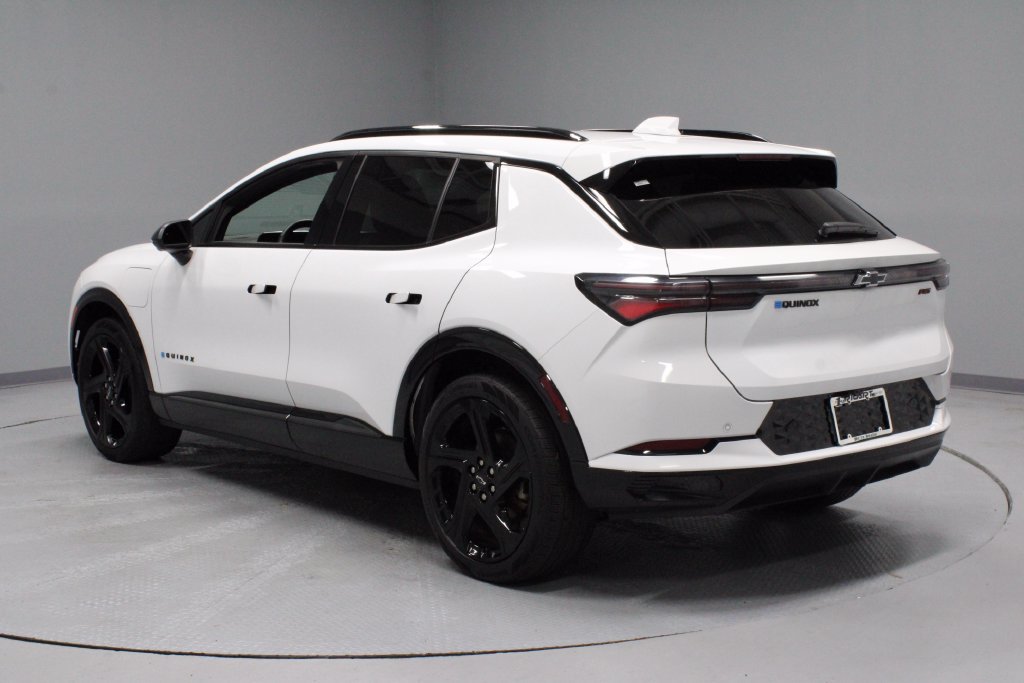 Used 2024 Chevrolet Equinox EV RS FWD image 9