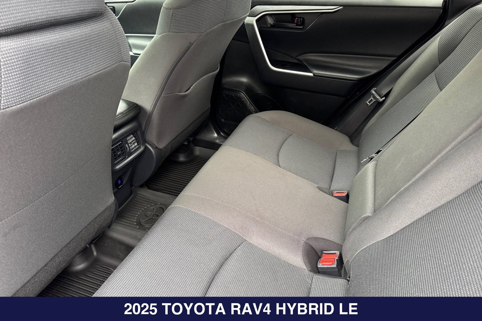 Used 2025 Toyota RAV4 LE AWD/4WD image 14