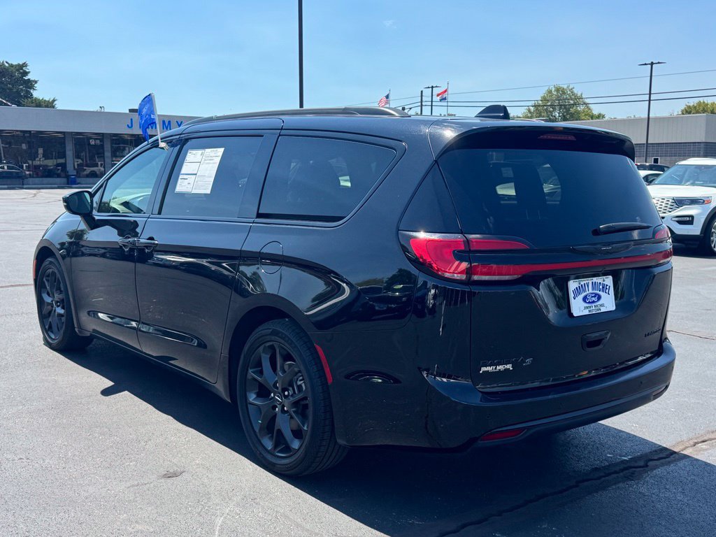 Used 2025 Chrysler Pacifica Limited FWD image 27