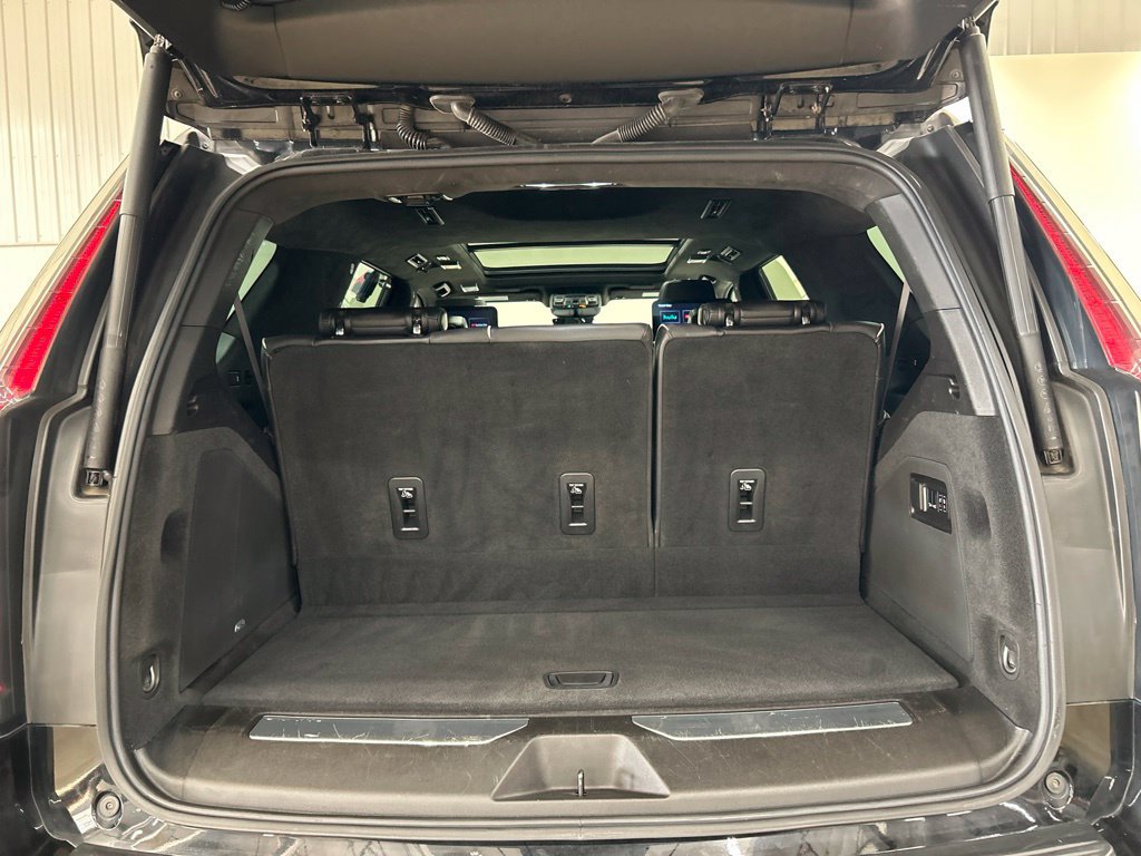 Used 2022 Cadillac Escalade Premium Luxury Platinum w/ LPO, Radiant Package AWD/4WD image 33