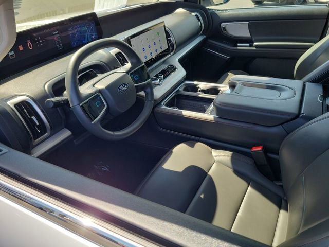 Certified 2025 Ford Expedition Active image 8