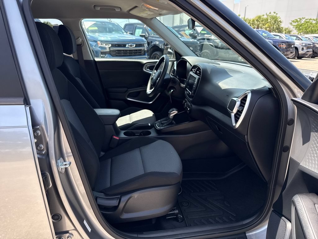Used 2023 Kia Soul LX FWD image 25