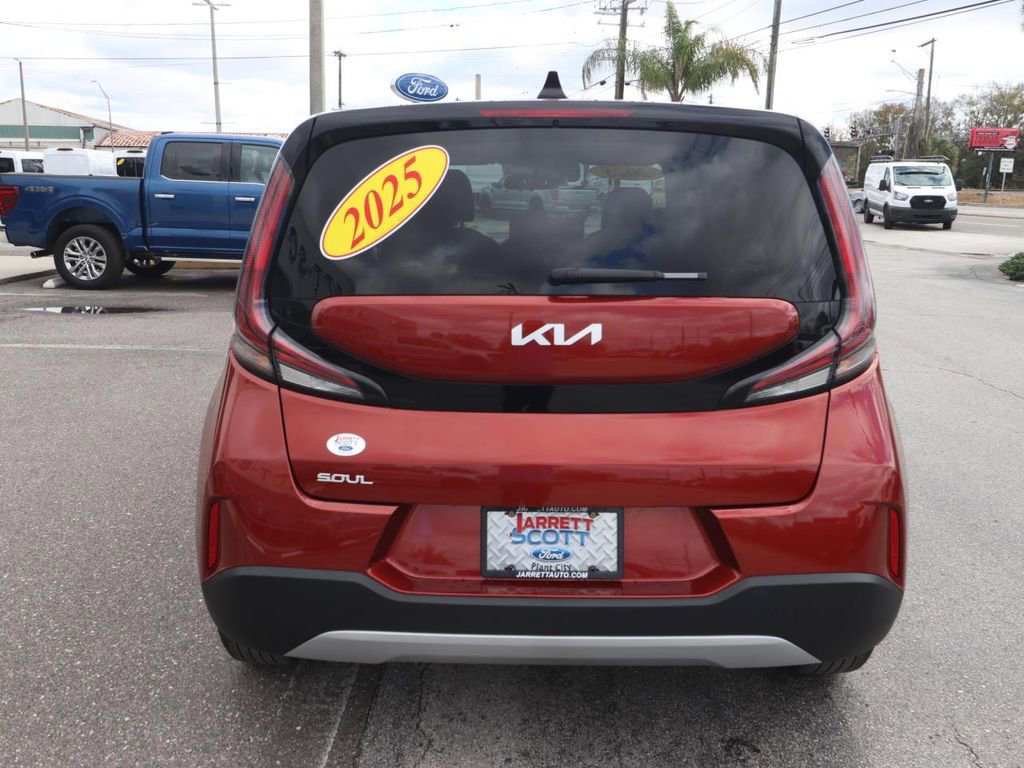 Used 2025 Kia Soul LX w/ LX Technology Package image 10