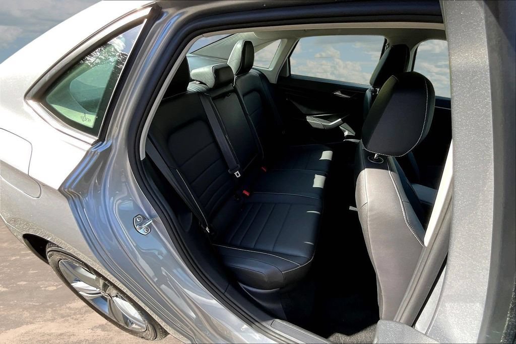 Used 2024 Volkswagen Jetta SE FWD image 27