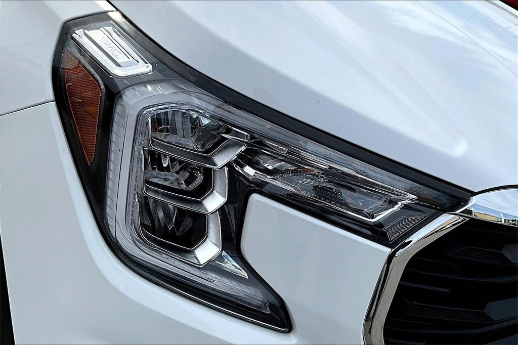 Used 2023 GMC Terrain SLE w/ Driver Convenience Package image 28