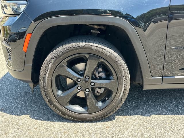 Used 2023 Jeep Grand Cherokee Altitude AWD/4WD image 11