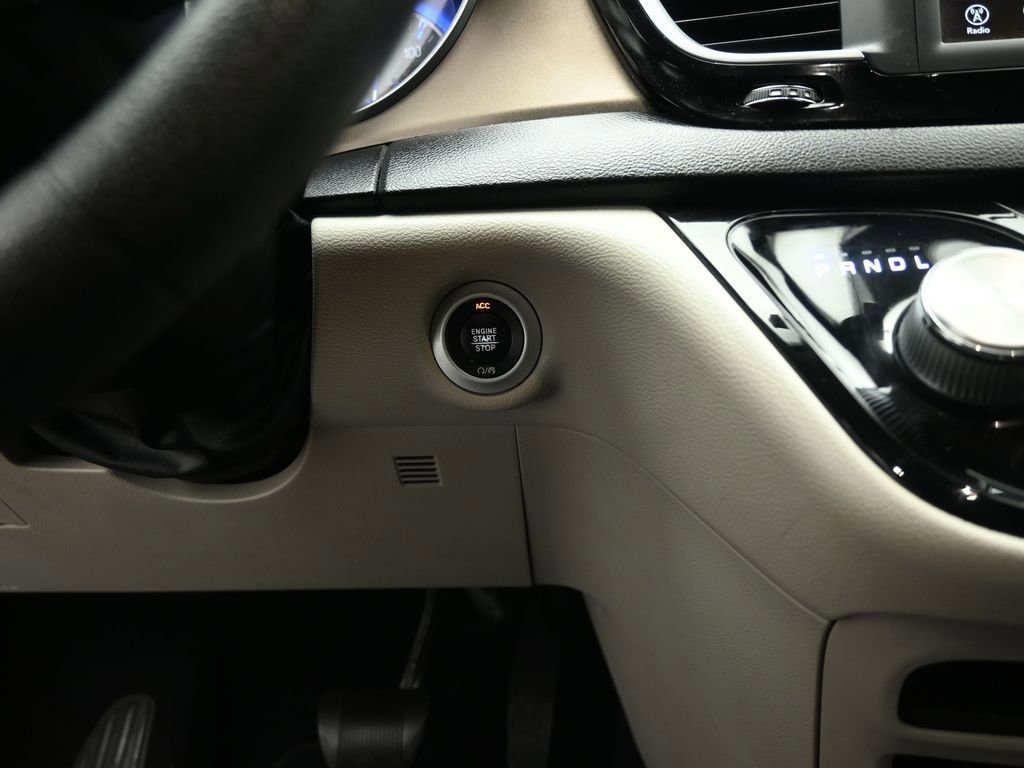 Used 2020 Chrysler Voyager Lxi image 18